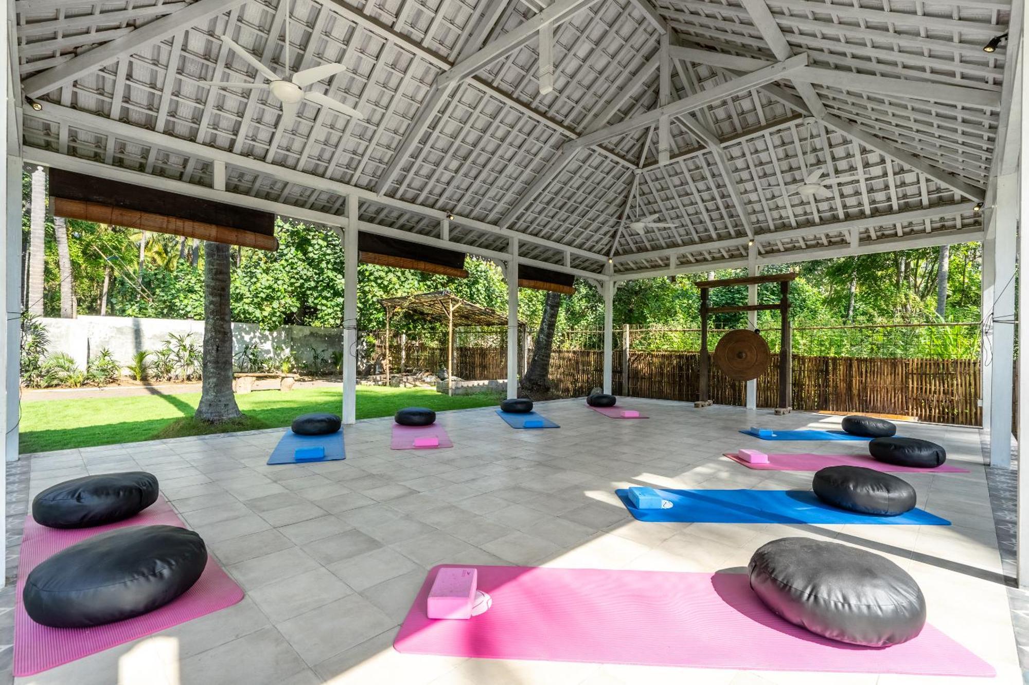 Senang Resort Tianyar Екстериор снимка